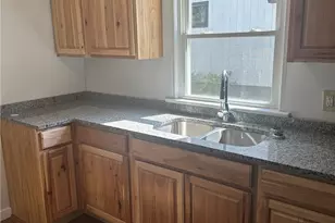 2206 25th St SW, Akron, OH 44314 - Photo 4