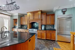 11205 Hampton Ridge Dr, Chardon, OH 44024 - Photo 12