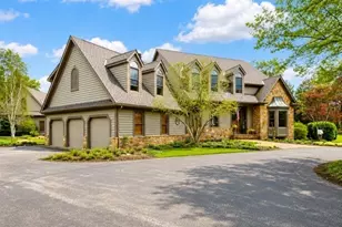 11205 Hampton Ridge Dr, Chardon, OH 44024 - Photo 2