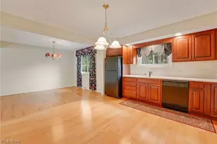 4880 Maple Hill Dr, Green Hills, OH 44131 - Photo 6