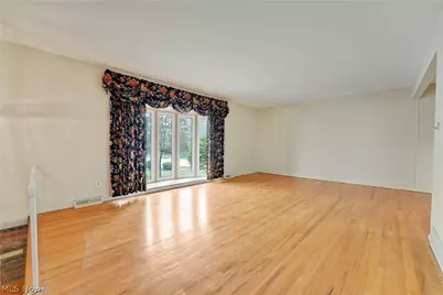 4880 Maple Hill Drive, Green Hills, OH 44131 - Photo 8