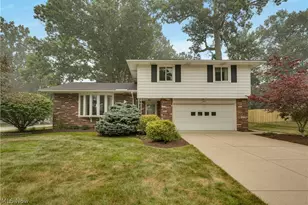 4880 Maple Hill Dr, Green Hills, OH 44131 - Photo 2