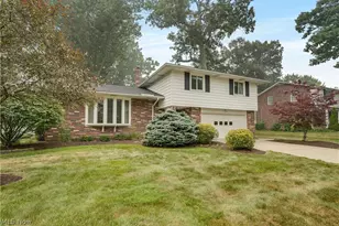 4880 Maple Hill Dr, Green Hills, OH 44131 - Photo 2