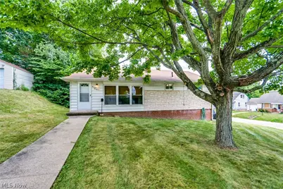 1425 Colonial Boulevard NE, Canton, OH 44714 - Photo 2
