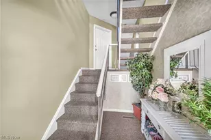 356 Village Pointe Dr, Akron, OH 44313 - Photo 6