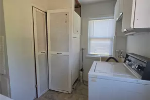 1301 Hulett Ave, Eastlake, OH 44095 - Photo 10