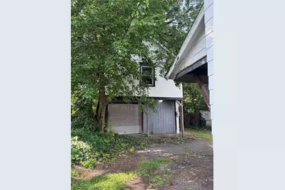 338 E Thornton Street, Akron, OH 44311 - Photo 2