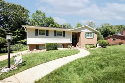 364 Country Club Blvd, Weirton, WV 26062 - Photo 2