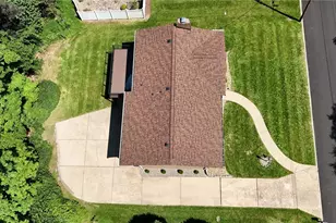 364 Country Club Blvd, Weirton, WV 26062 - Photo 6