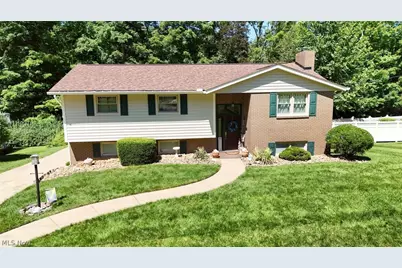 364 Country Club Blvd, Weirton, WV 26062 - Photo 1