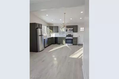 802 S Jenkins Boulevard, Akron, OH 44306 - Photo 2