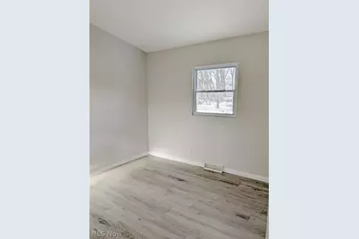 802 S Jenkins Boulevard, Akron, OH 44306 - Photo 6