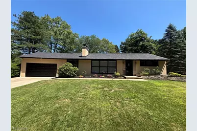816 Overridge Avenue SE, North Canton, OH 44720 - Photo 2