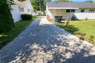 940 Oakwood Dr, Elyria, OH 44035 - Photo 14