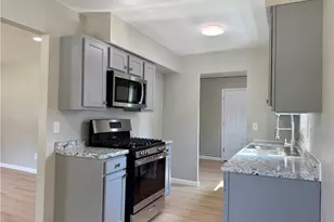 940 Oakwood Dr, Elyria, OH 44035 - Photo 2