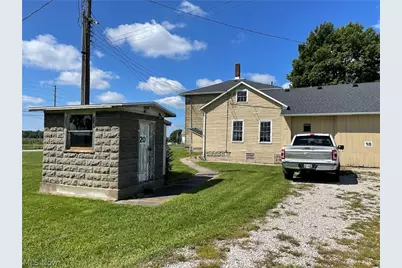 8279 Baumhart Road, Vermilion, OH 44089 - Photo 12