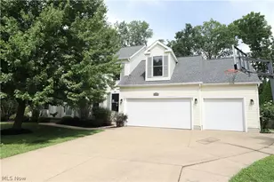 1100 Dover Dr, Medina, OH 44256 - Photo 2