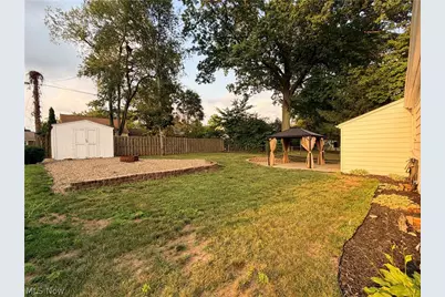 2007 32nd Street NW, Canton, OH 44709 - Photo 4
