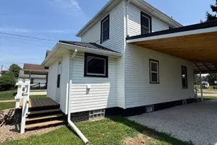 562 Heller Dr, Newcomerstown, OH 43832 - Photo 4