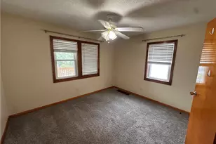 2636 Hollywood Blvd, Steubenville, OH 43952 - Photo 6