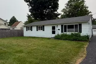 5830 Beech Dr, Mentor on the Lake, OH 44060 - Photo 2