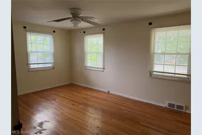 294 E 235th Street, Euclid, OH 44123 - Photo 10
