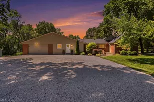 1846 Edwards Dr, Akron, OH 44306 - Photo 2