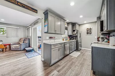 30018 Truman Avenue, Wickliffe, OH 44092 - Photo 2