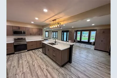 105 E Vermont Avenue, Sebring, OH 44672 - Photo 6