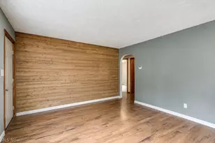 88 Taylor Rd, Barberton, OH 44203 - Photo 8