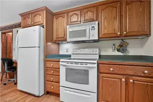 341 W Cedar St, Jefferson, OH 44047 - Photo 2