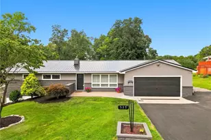 935 Blossom Ln, Zanesville, OH 43701 - Photo 1