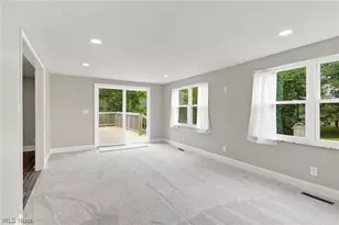 935 Blossom Ln, Zanesville, OH 43701 - Photo 14