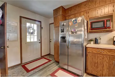 328 10th Street NW, New Philadelphia, OH 44663 - Photo 2