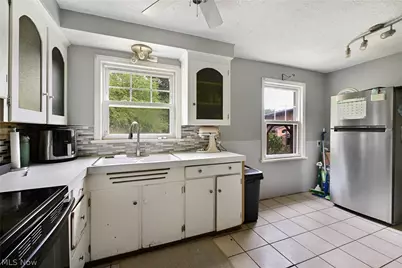 184 Perry Drive NW, Canton, OH 44708 - Photo 4