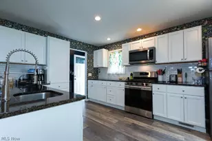 472 E 329th St, Willowick, OH 44095 - Photo 2