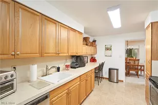 255 N Portage Path, Akron, OH 44303 - Photo 12