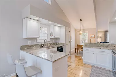 480 Glen Hollow Circle, Aurora, OH 44202 - Photo 6