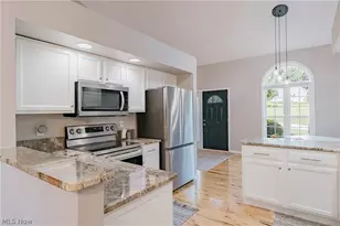 480 Glen Hollow Cir, Aurora, OH 44202 - Photo 8