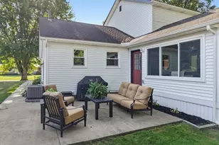 5078 Fox Ridge Dr, Green, OH 44720 - Photo 4