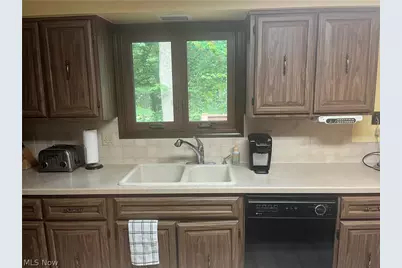 6800 Strathmore Drive, Valleyview, OH 44125 - Photo 16