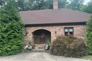 6800 Strathmore Dr, Valleyview, OH 44125 - Photo 2