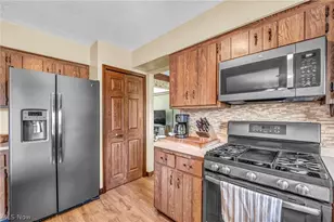 7791 Edgewood Ln, Green Hills, OH 44131 - Photo 14