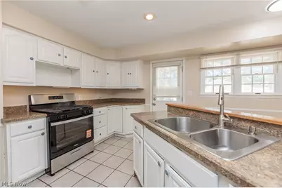 112 Arlington Circle, Wickliffe, OH 44092 - Photo 12