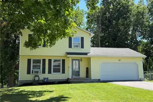 4791 Warwick Dr S, Canfield, OH 44406 - Photo 2
