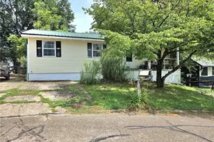 210 E 10th St, Williamstown, WV 26187 - Photo 4
