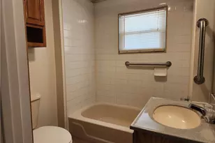 743 Pine St, Coshocton, OH 43812 - Photo 8