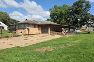 495 Maple St, Duncan Falls, OH 43734 - Photo 2
