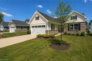 129 Eagle Cir, Amherst, OH 44001 - Photo 2