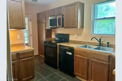 1498 Overlook Drive, Akron, OH 44314 - Photo 6
